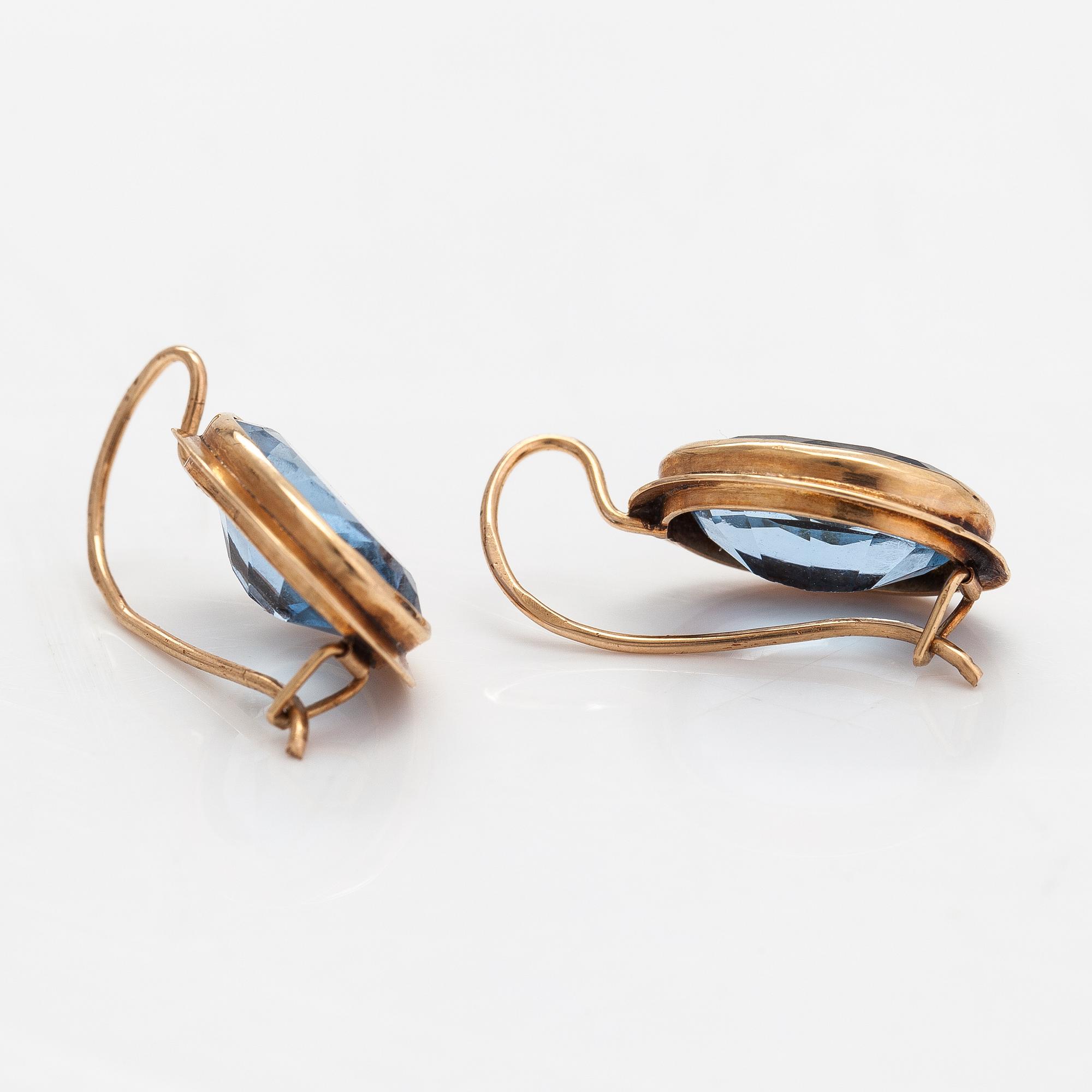 A pair of 14K gold earrings and an 18K gold pendant, both woth synthetic spinels.