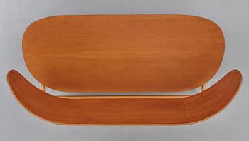 HANS J WEGNER, "Skalsæt", soffa, stol och bord, Fritz Hansen, Danmark 1950-tal.