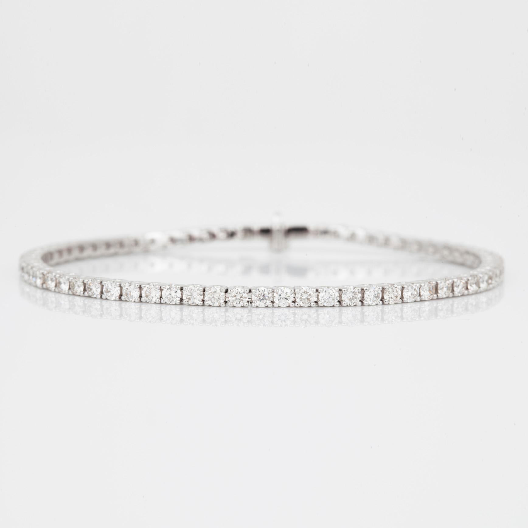 TENNISARMBAND, 18K vitguld med briljantslipade diamanter, tot ca 3,85 ct. Total vikt ca 10,80 g.