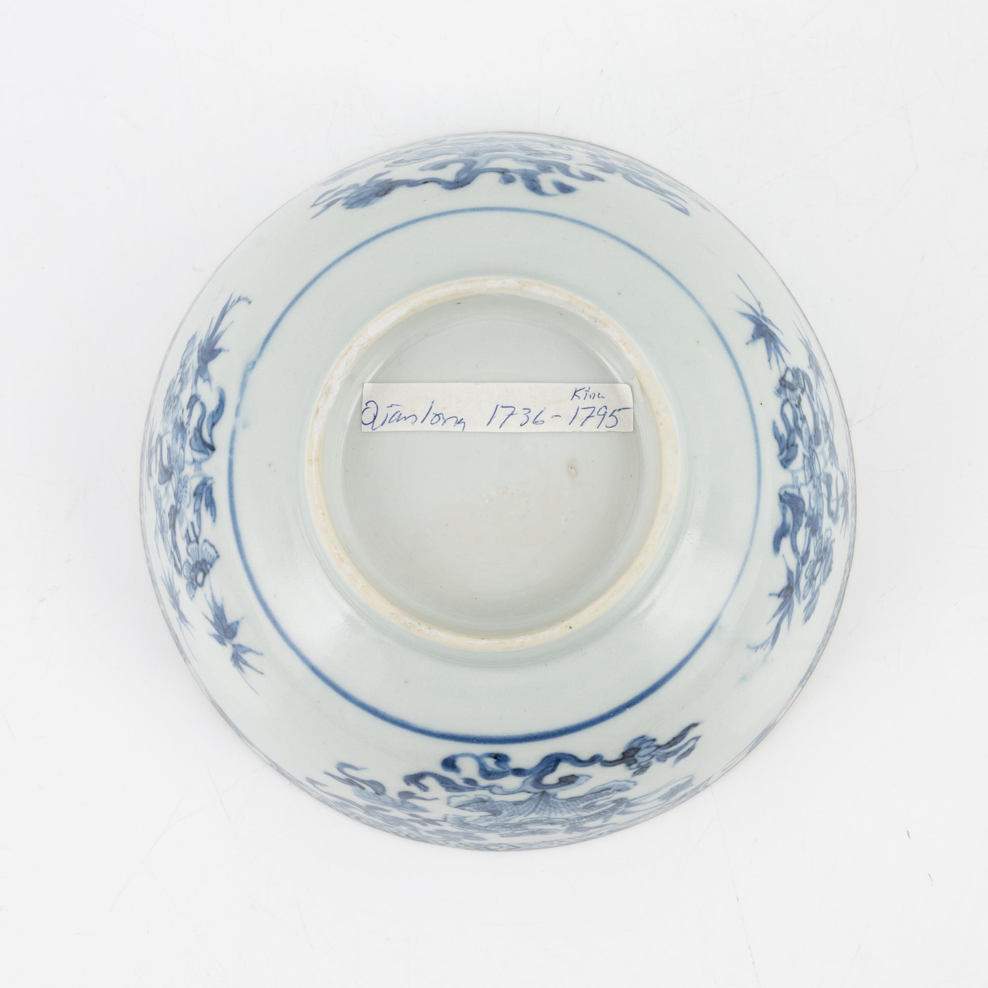 A blue and white Chinese porcelain charger and a bowl, Qing Dynasty, Qianlong (1736-95).