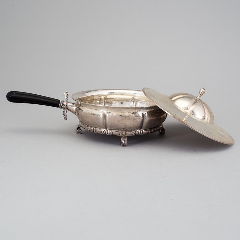 A matched pair of Swedish 20th century silver dishes and cover, mark of K Andersson, Stockholm 1917-1918.