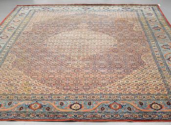A semi-antiqie Qum carpet. Around 440 x 307 cm.