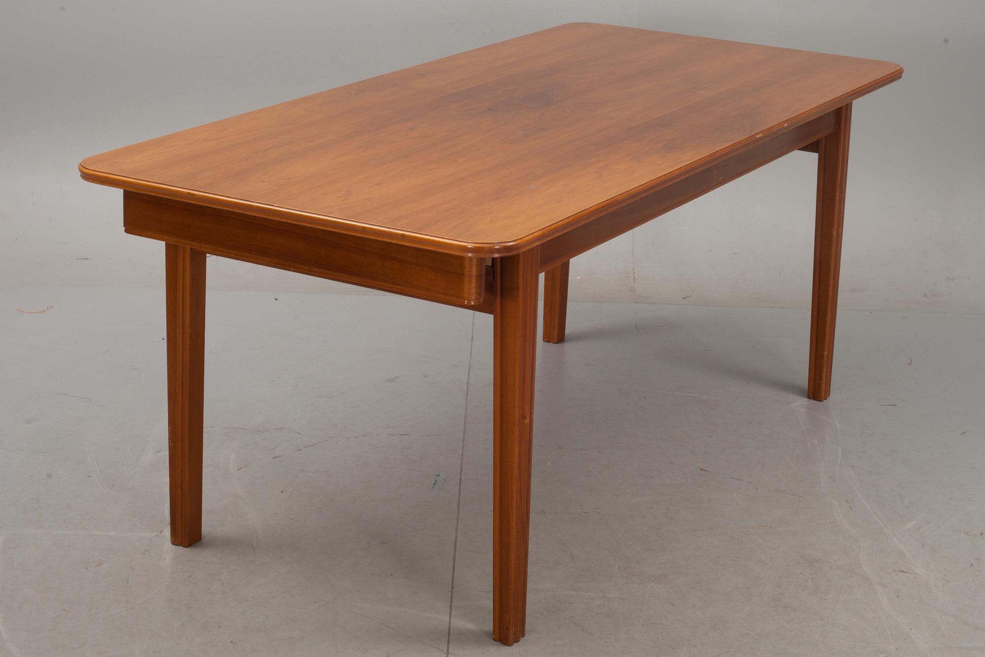 MATBORD med STOLAR, 9 delar. Design Otto Schulz Boet. 1900-talets första hälft/mitt.
