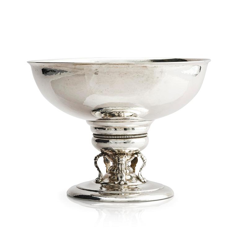 C.G. Hallberg, stor uppsatsskål, silver, Svensk importstämpel, Stockholm 1917.