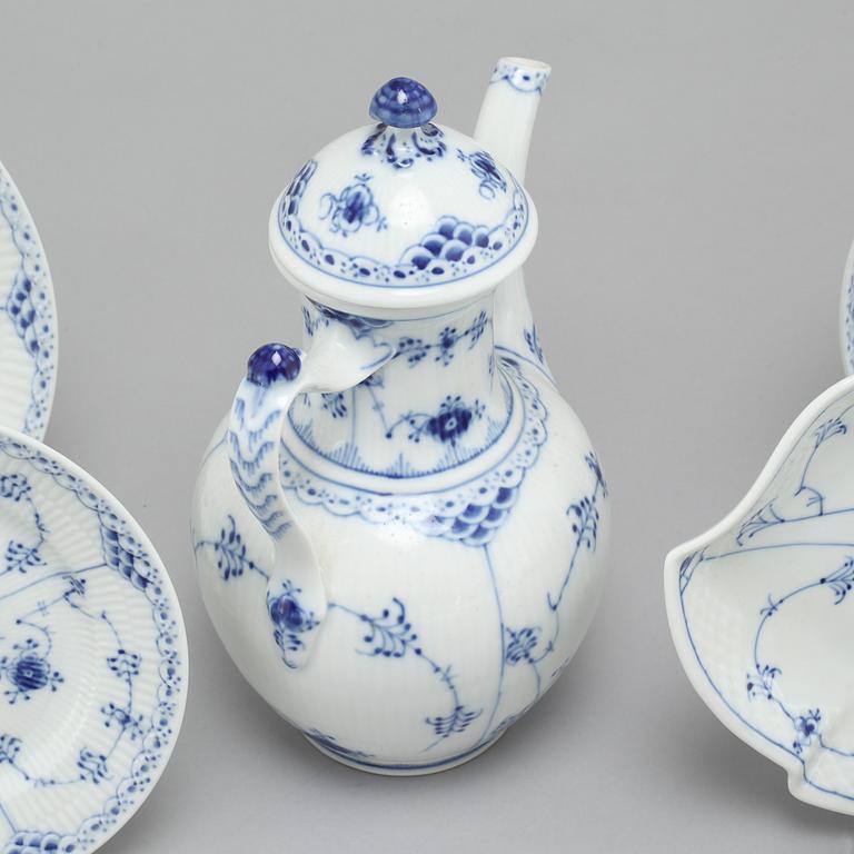 A set of porcelain tableware of 8 + 42 pcs, "Musselmalet" by Royal Copenhagen and Bing & Gröndahl, Denmark.