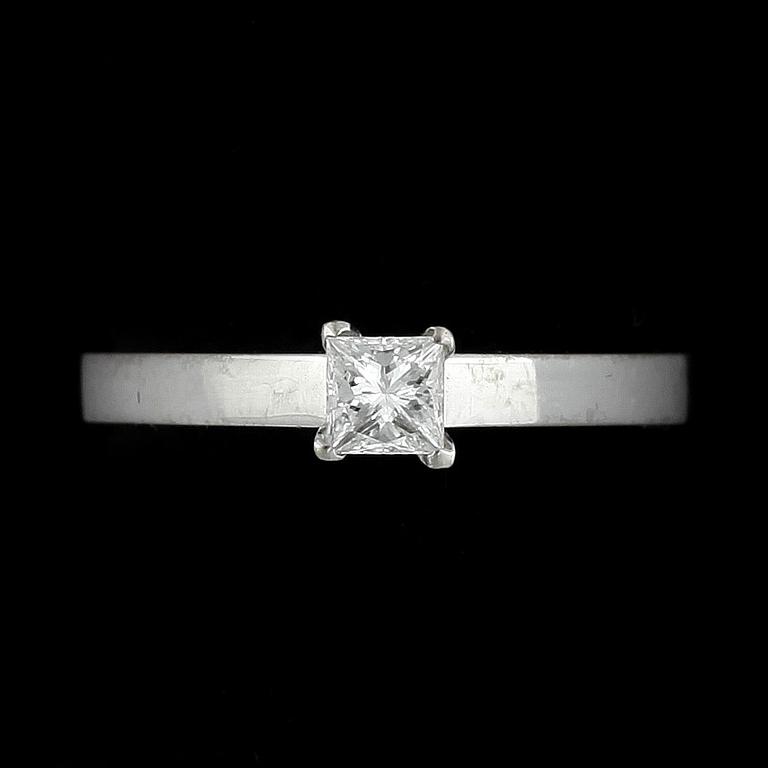 RING, 18k vitguld, prinsesslipad dimant 0,31ct. Tot vikt ca 5 g.