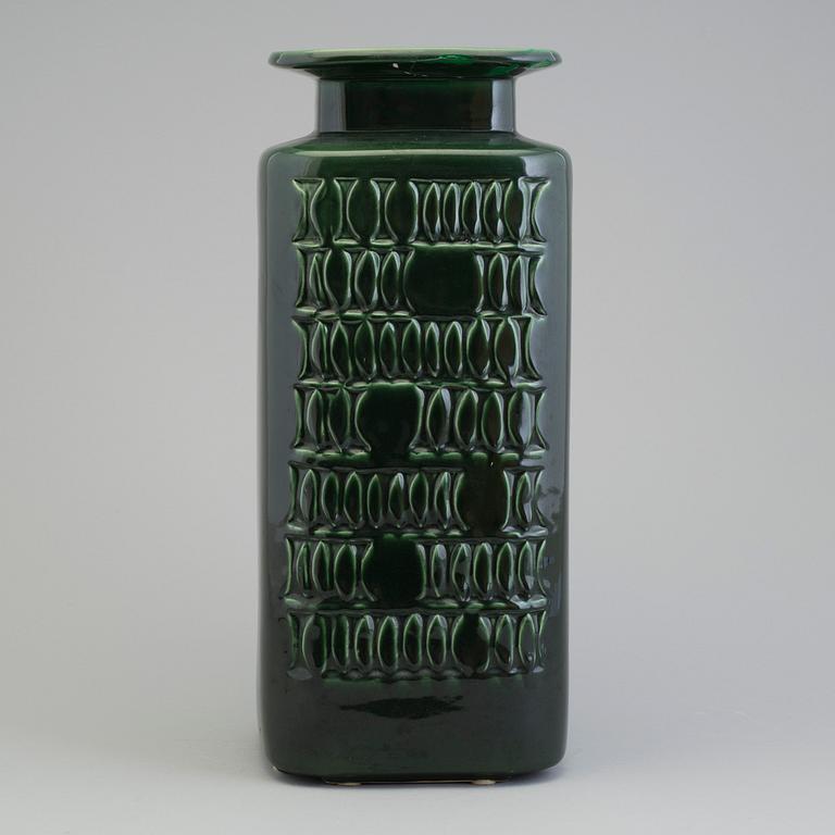 CHRISTINA FIEDLER, "Mistel" vas, keramik, Bo Fajans, 1900-talets andra hälft.