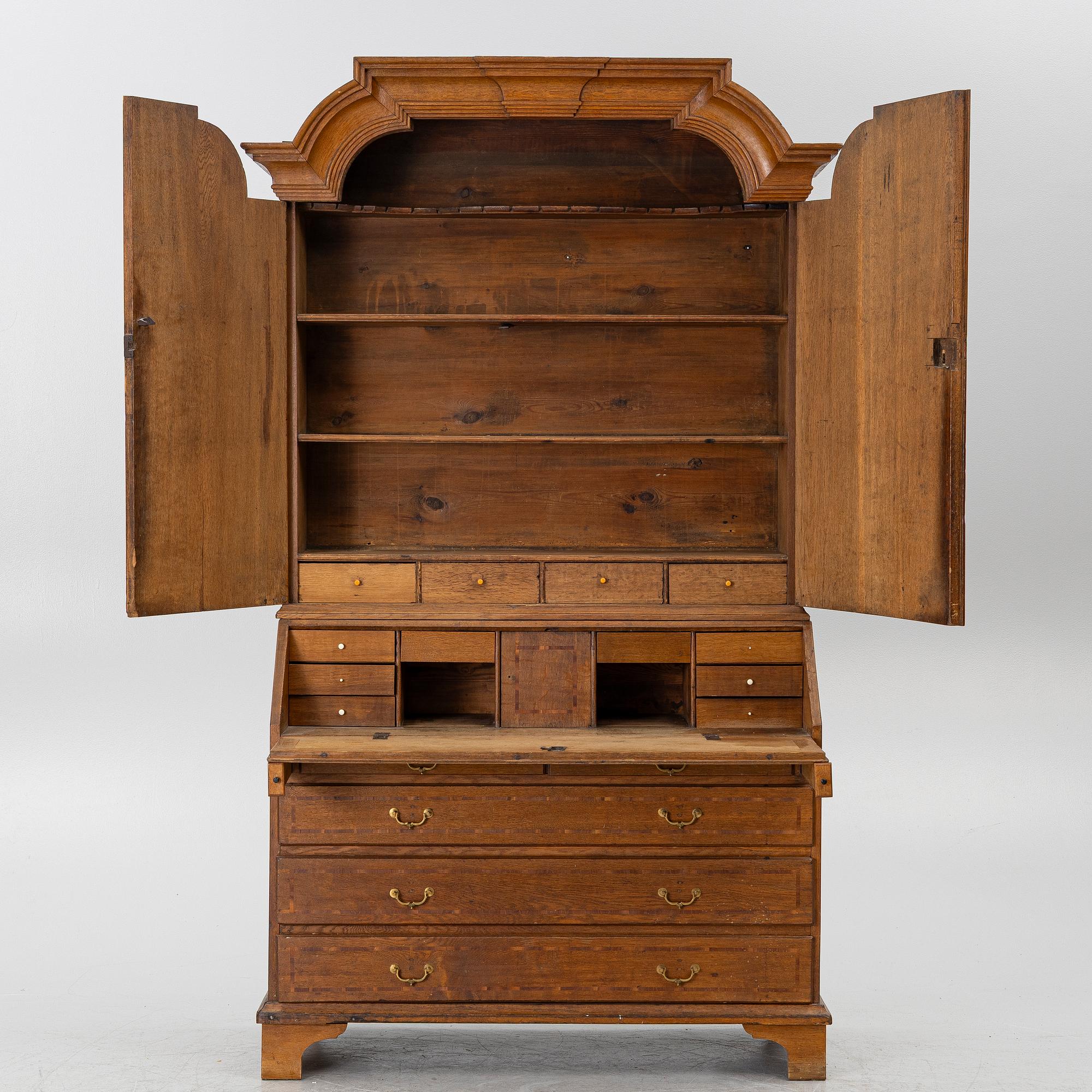 Writing cabinet, 18th century.