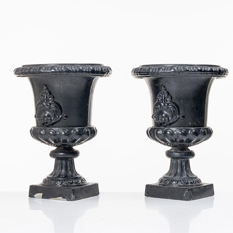 A pair of urns, Byarums Bruk, 21st century.