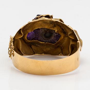 Reino Saastamoinen, An 18K gold and amethyst bracelet. Helsinki 1973.