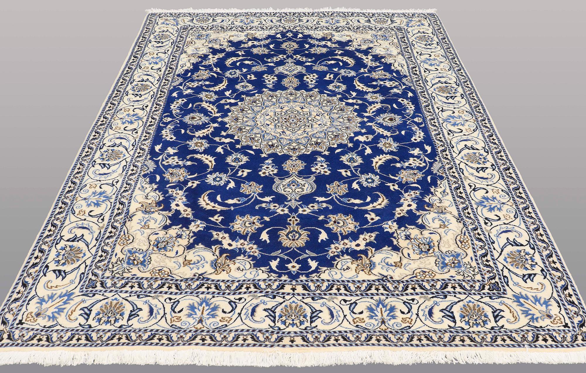 MATTA, Nain part silk, 294 x 196 cm.