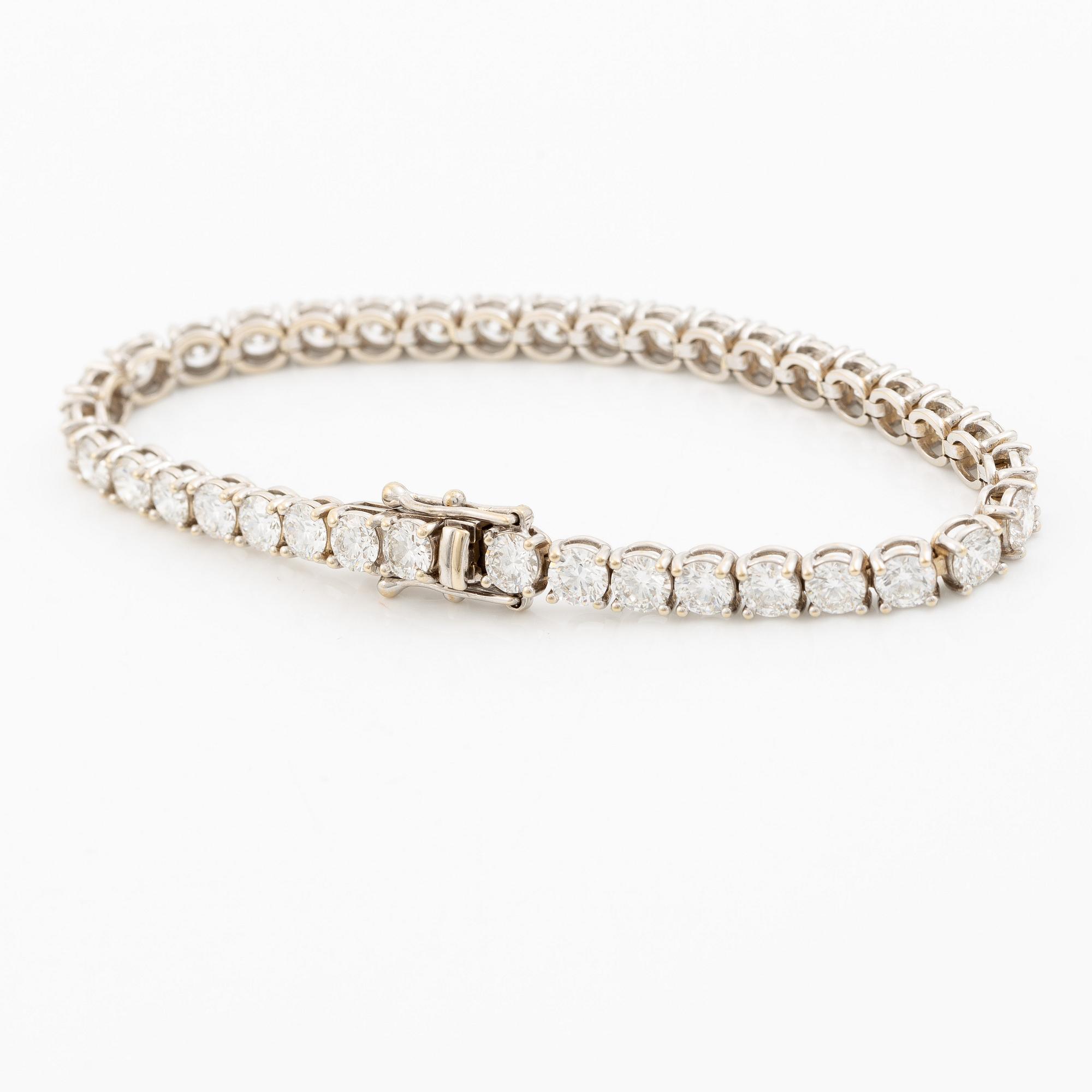 A tennis bracelet in 18K white gold set with round brilliant-cut diamonds total ca 11.50 ct, accompanied by GIA dossier.