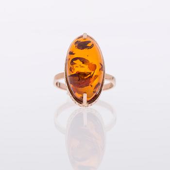 RING, 14K guld, bärnsten. Sovjetiska stämplar.