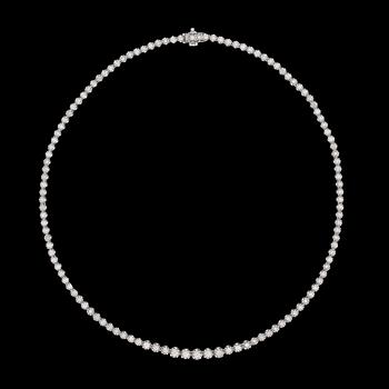1320. A brilliant cut diamond necklace, tot. 5.04 cts.