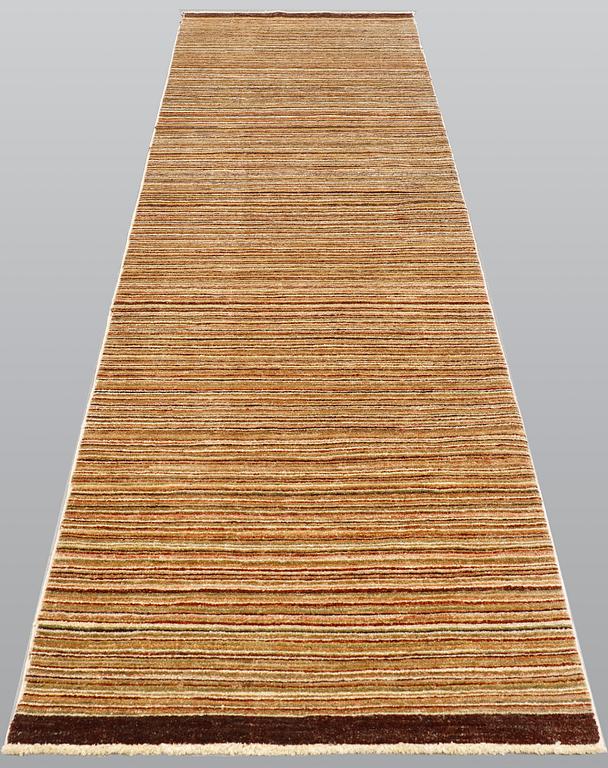 Gallerimatta, orientalisk, ca 288 x 79 cm.