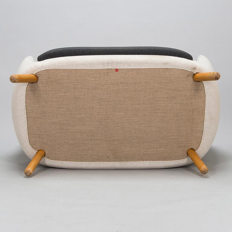 Finn Juhl, soffa, "Poeten", Onecollection House of Finn Juhl, 2000-tal.