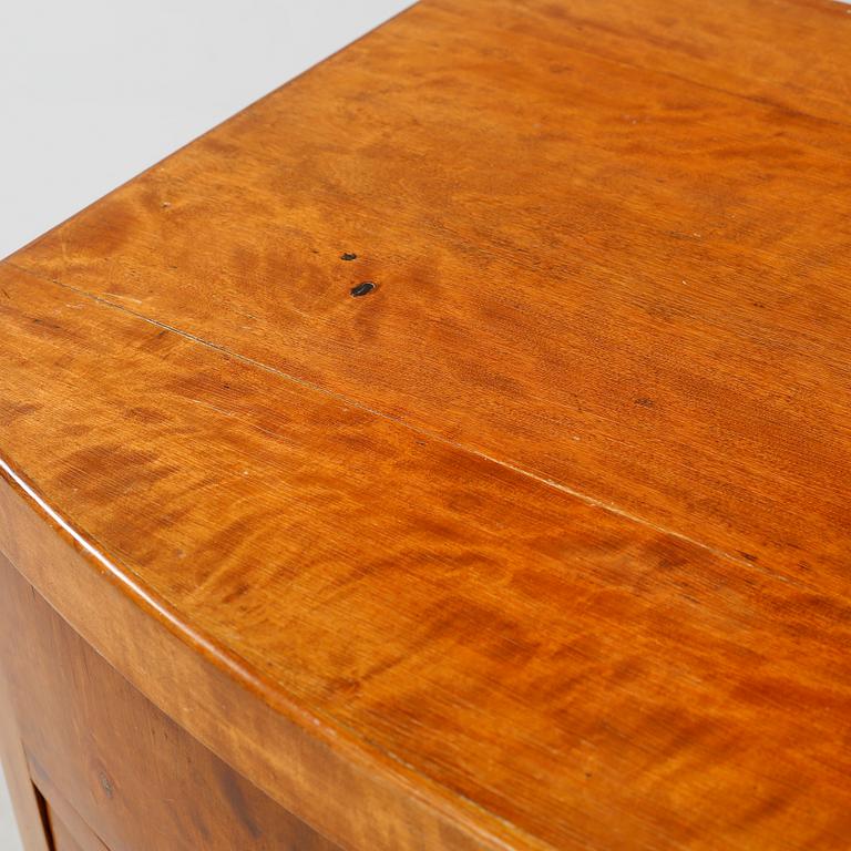 A mid 19th century chest of drawers.