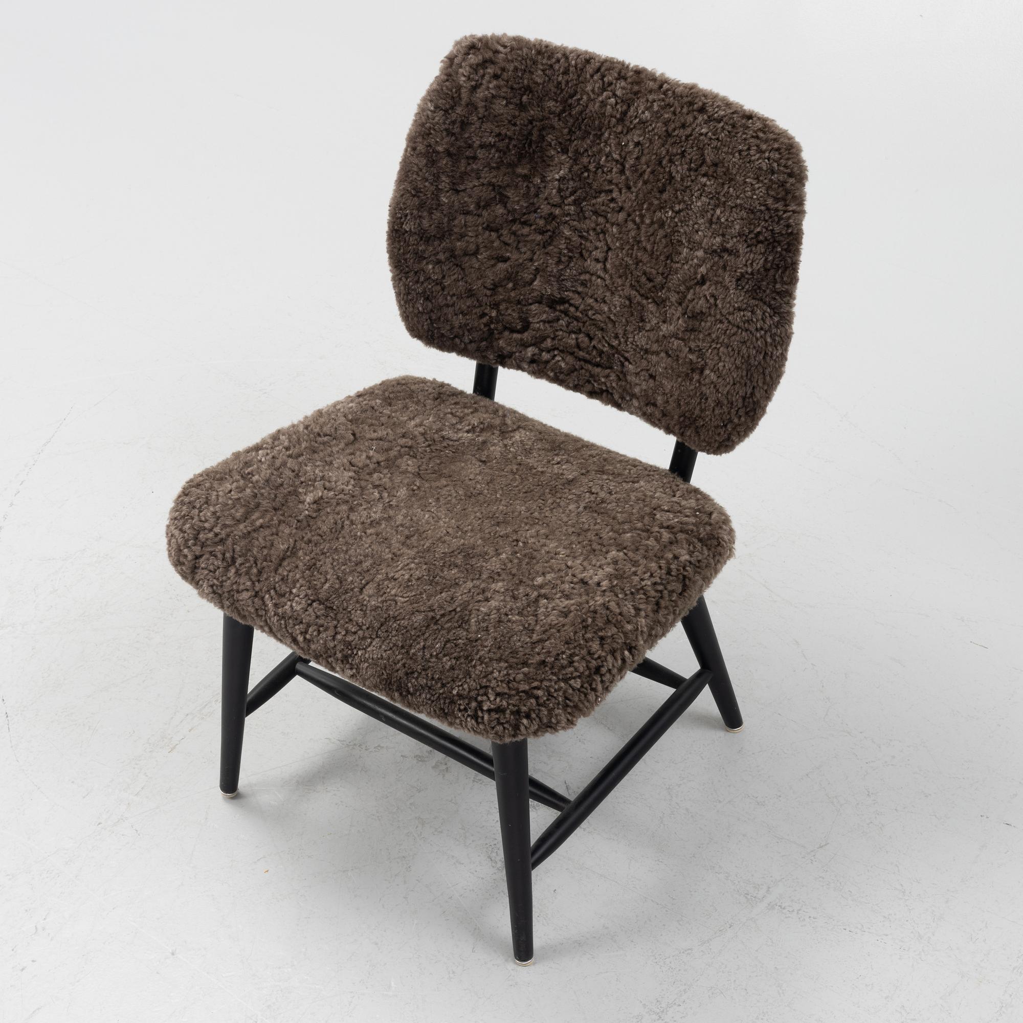 Fåtölj, fårskinn, Engen, Örkelljunga, 1900-talets mitt.