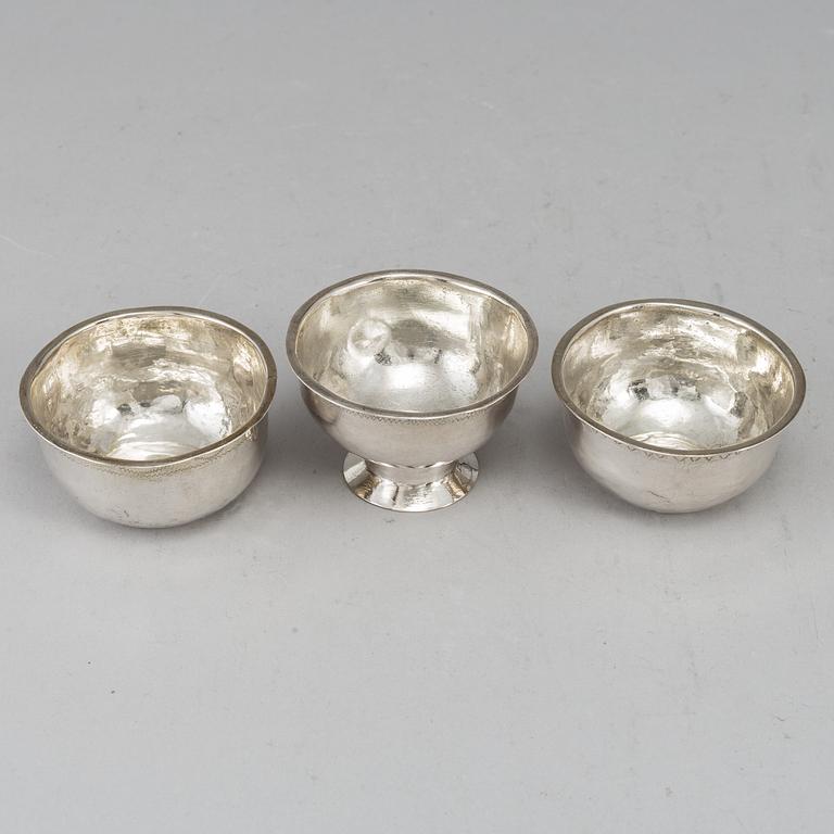 TUMLARE, 2 st samt SUPKOPP, silver, Sverige, 1700-tal.