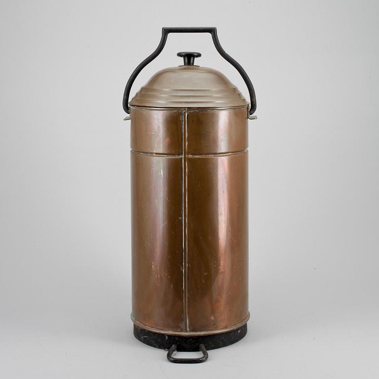 BRANDSLÄCKARE, koppar, Kaj Gudmundsen, Köpenhamn, 1900-talets första hälft.