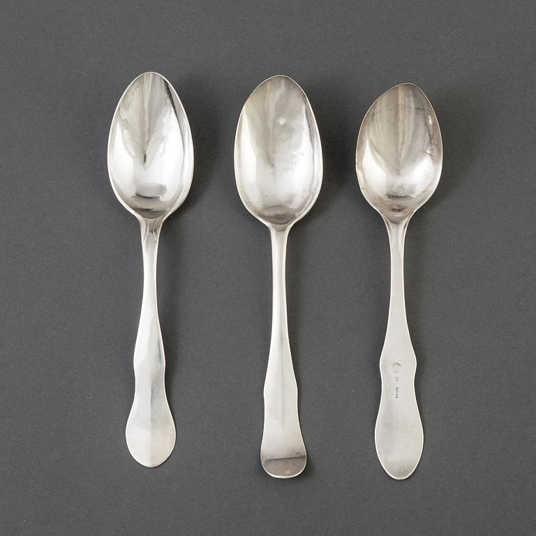 THREE SIMILAR SWEDISH FIDDLE PATTERN SPOONS,  18TH/19TH CENTURY. Weight ca 130 g.