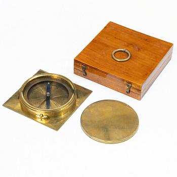 Compass, by Johan Gustaf Hasselström, instrument maker in Stockholm 1775-1812.