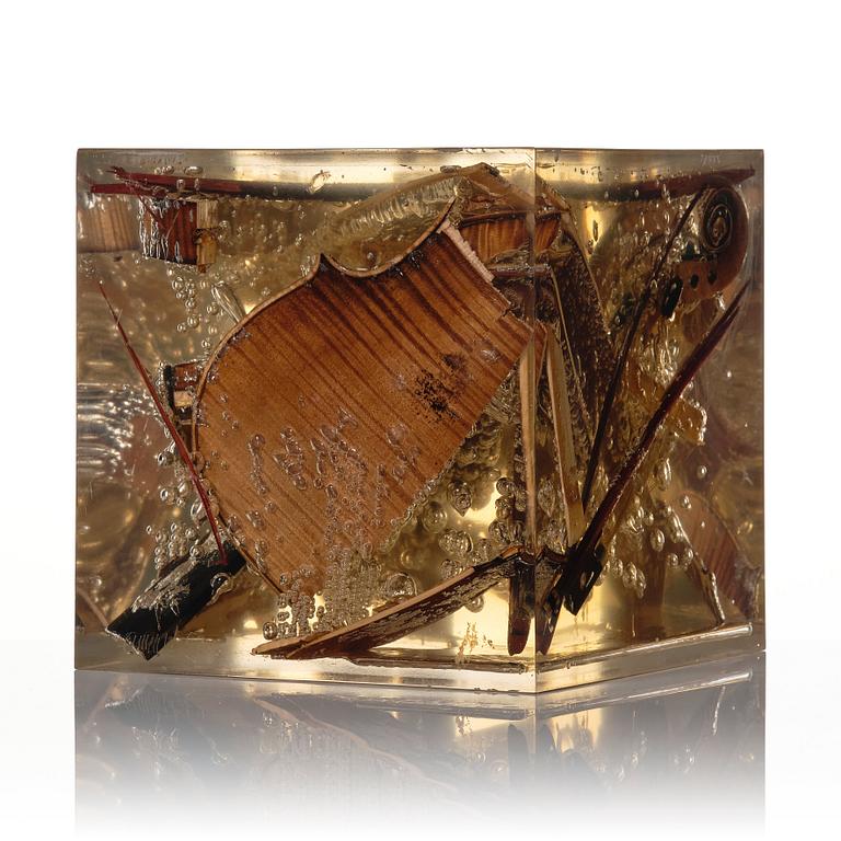 Arman (Armand Pierre Fernandez), Accumulation med fiol.