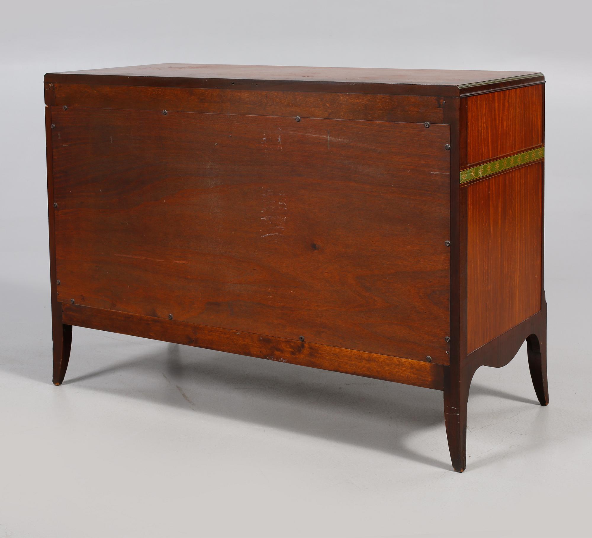 BYRÅ, John Widdicomb Furniture, Grand Rapids Michigan, USA, 1900-talets första hälft.