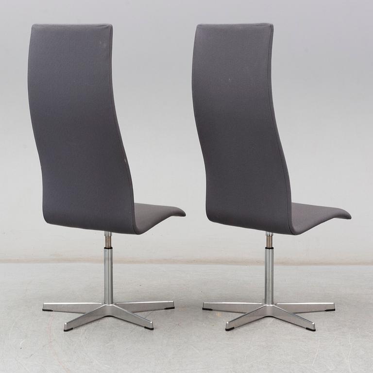 ARNE JACOBSEN, a pair of 'Oxford' chairs, Fritz Hansen, Denmark, 2005.