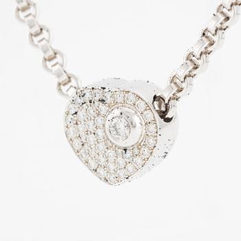 An 18K white gold Chopard "Happy Diamonds" necklace set with round brilliant-cut diamonds.