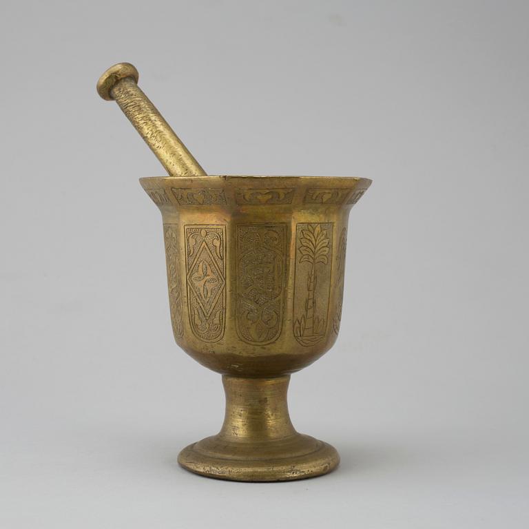 AN ORIENTAL BRONZE MORTAR AND PESTLE.