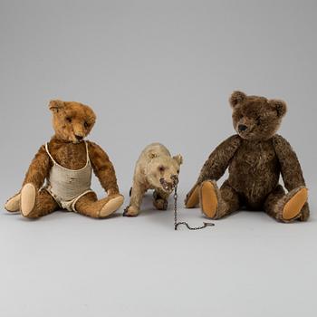 Three teddybears including Steiff first half of the 20th century.