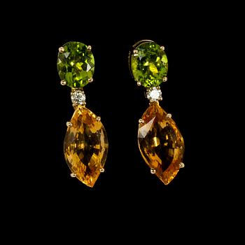 1021. EARRINGS, set with peridotes, citrines and brilliant cut diamonds, tot. 0.27 cts.