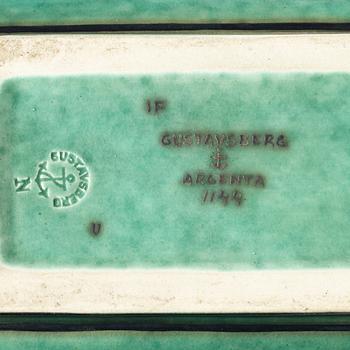 Wilhelm Kåge, an 'Argenta' lidded vase and a plate, Gustavsberg.