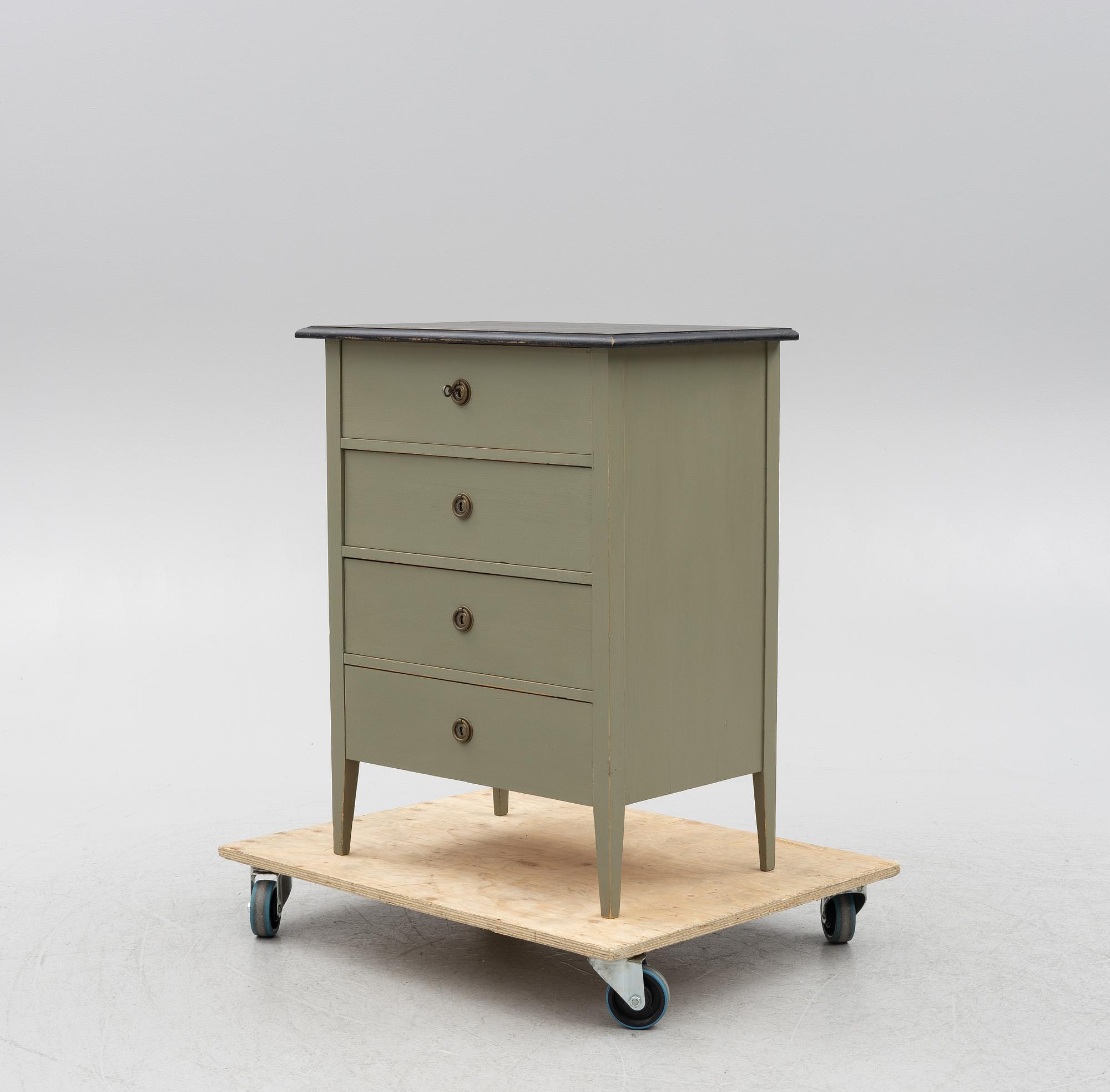A chest of drawers, first half of the 20th Century.