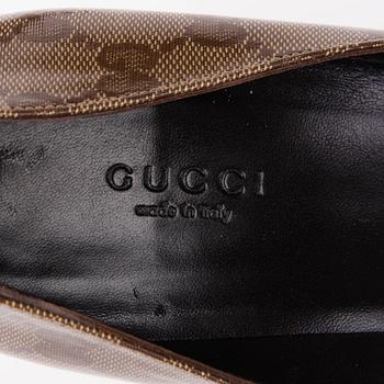 SKOR, Gucci.