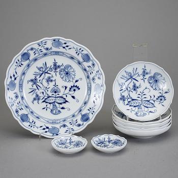 SERVISDELAR, 12 st, "Lökmönstret", Meissen, 1900-tal.