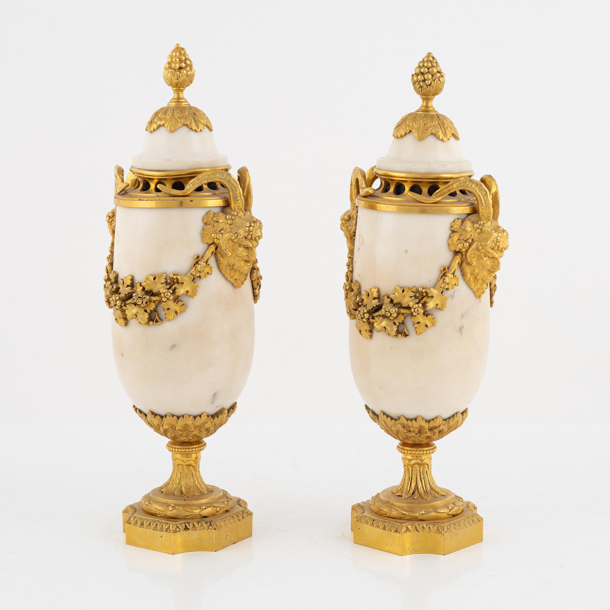 Prydnadsurnor, ett par, Frankrike, Napoleon III, 1800-talets senare del, Louis XVI-stil.