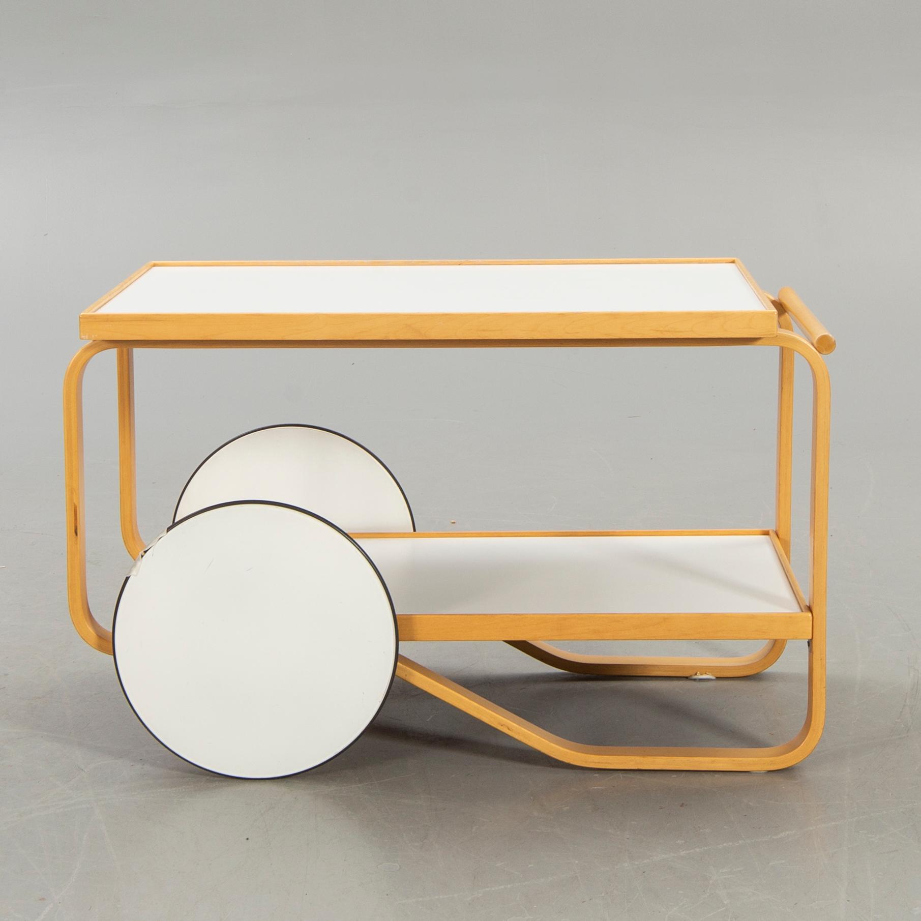 Alvar Aalto, serveringsvagn, modell 901, Artek, Finland, 1900-talets andra hälft.