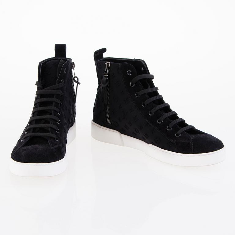 LOUIS VUITTON High Top Lace Up Sneakers in size 39.