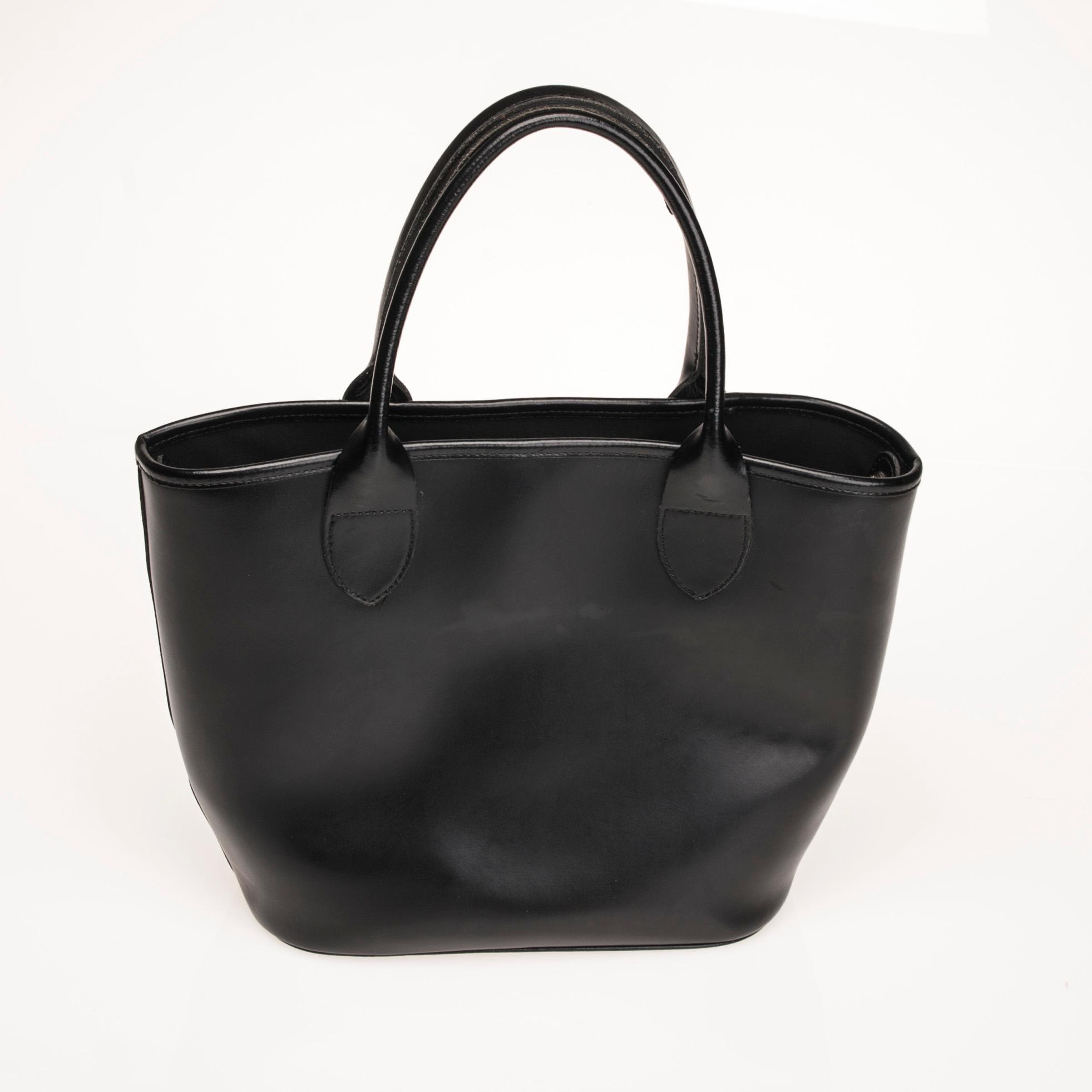 LAUKKU, Longchamp.