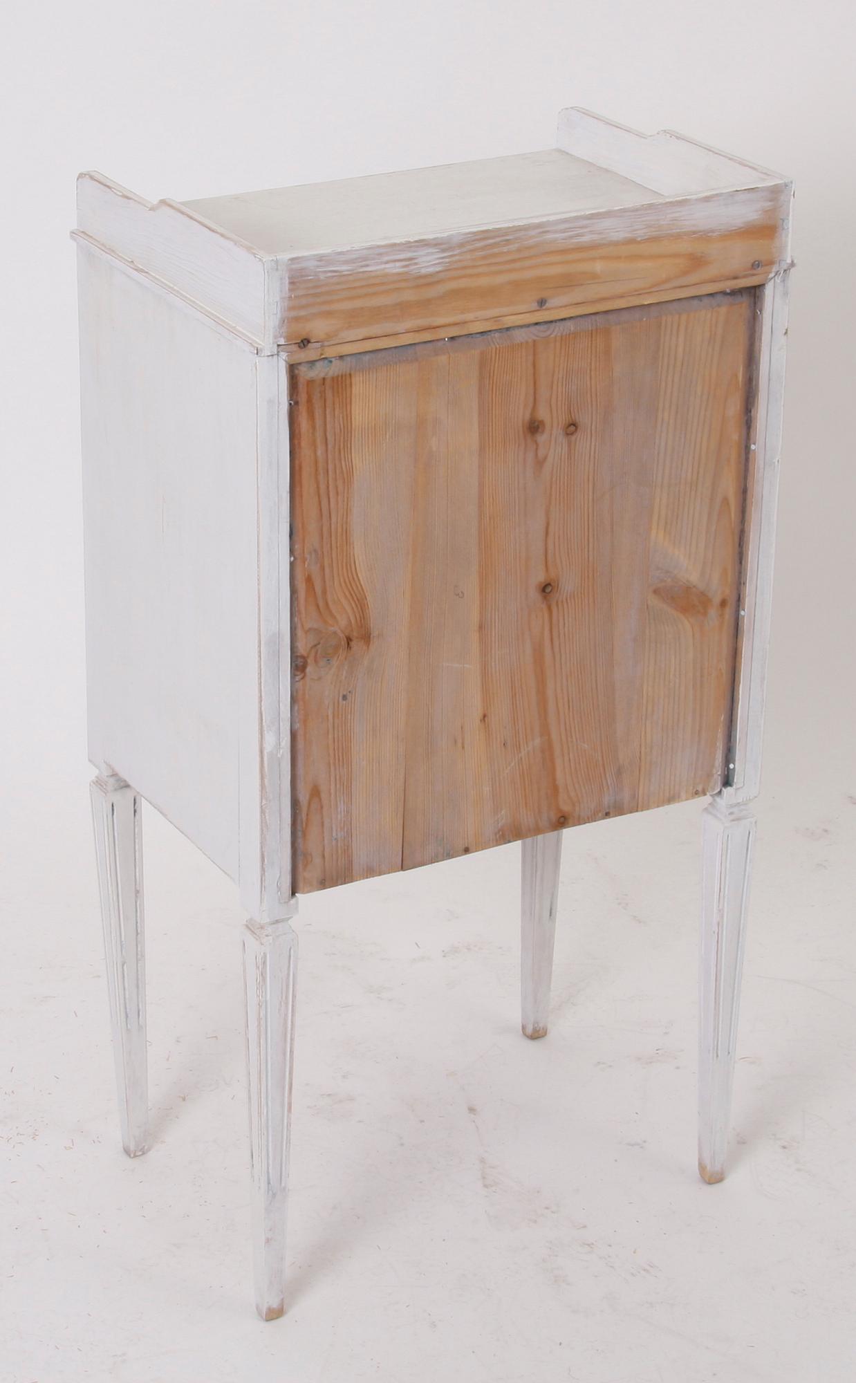 POTTSKÅP, gustavianskt, 1800-tal.