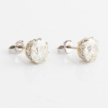 A pair of old brilliant cut diamond earrings ca 2.40 ct och ca 2.70 ct.