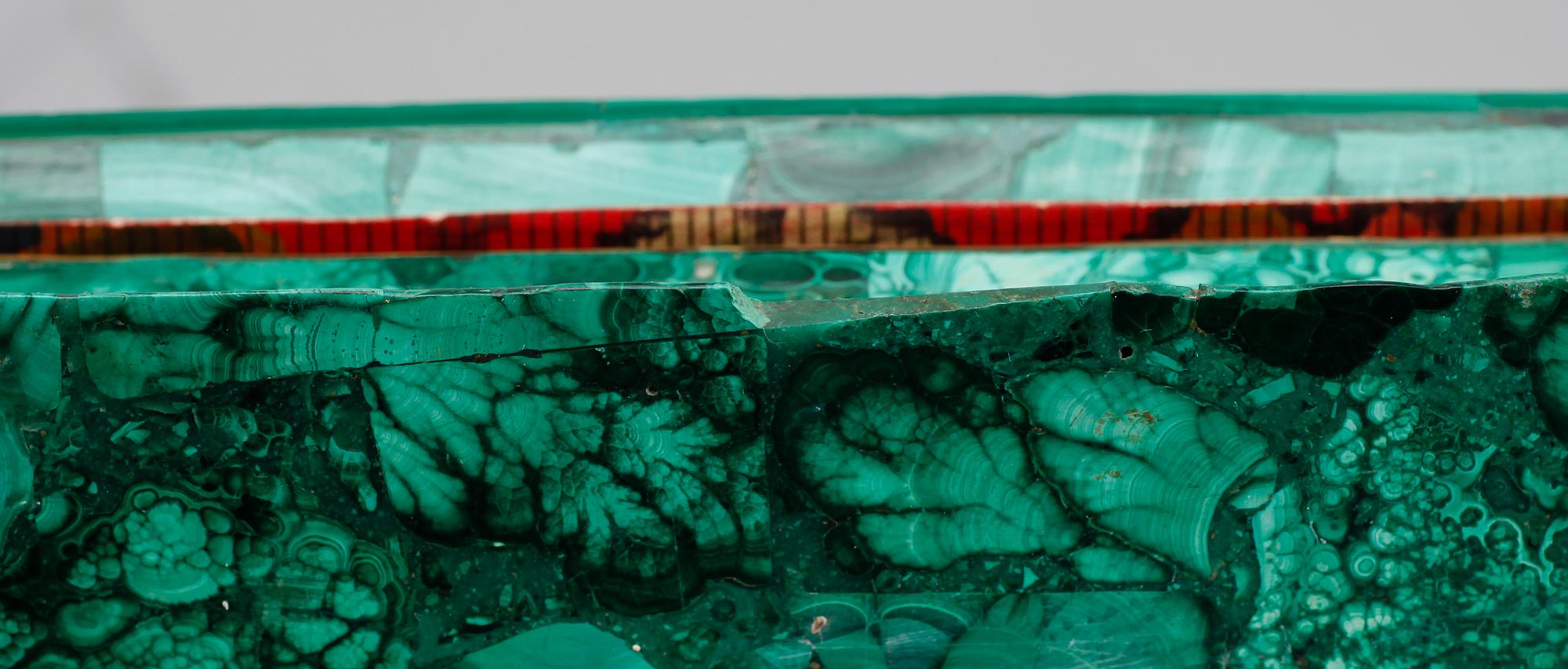 SKRIN, dekor av malakit och ljus sten, 1800-tal.