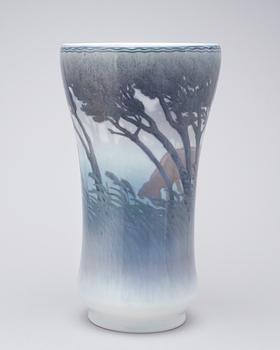 A Gotfred Rude porcelaine vase, Royal Copenhagen, 1919.