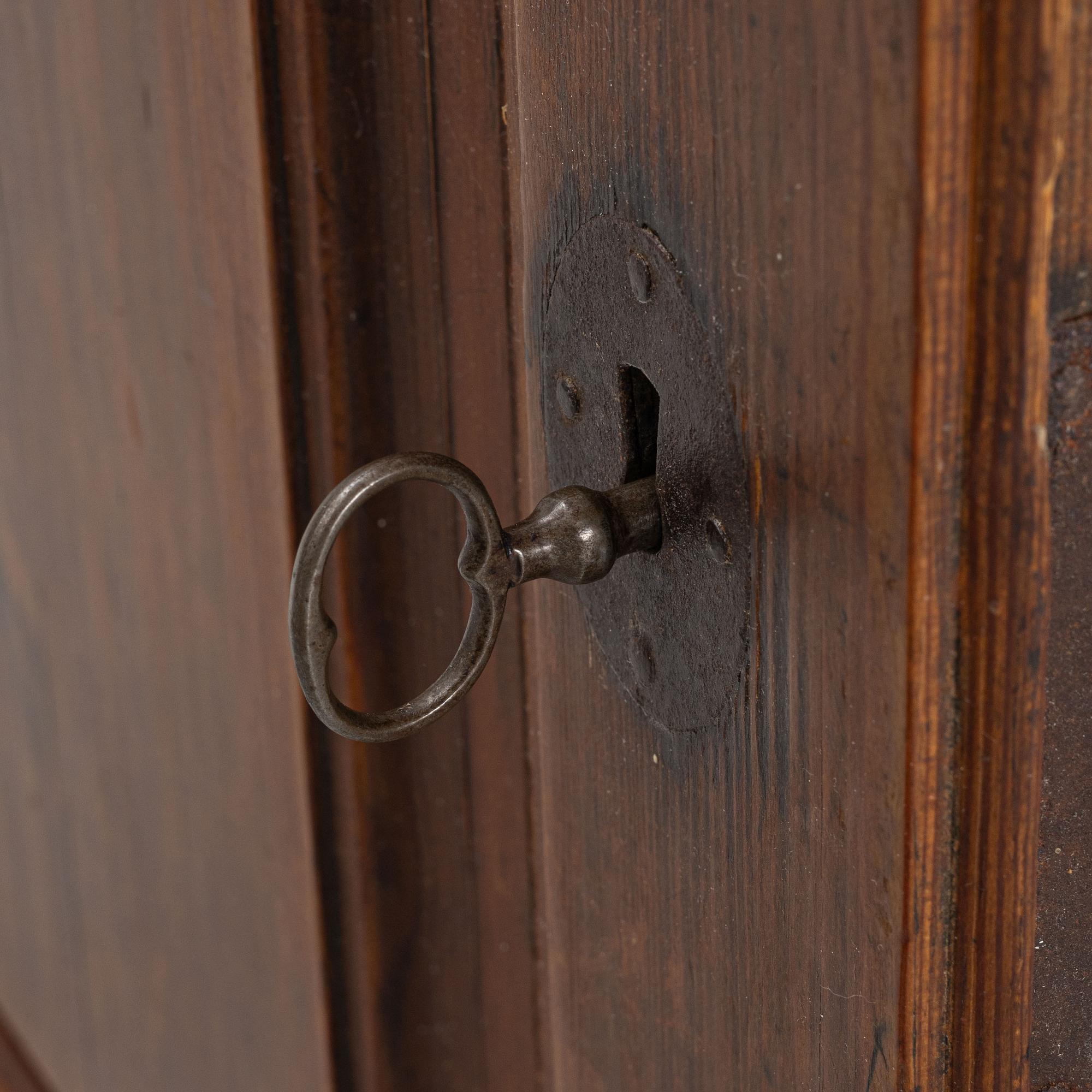 Hängskåp, allmoge, 1800-tal.