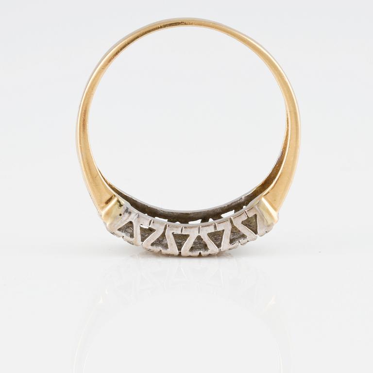 RING, 18K gukd med åttkantslipade diamanter 0.18 ct, Iduna, Varberg. Vikt 3,3 gram.