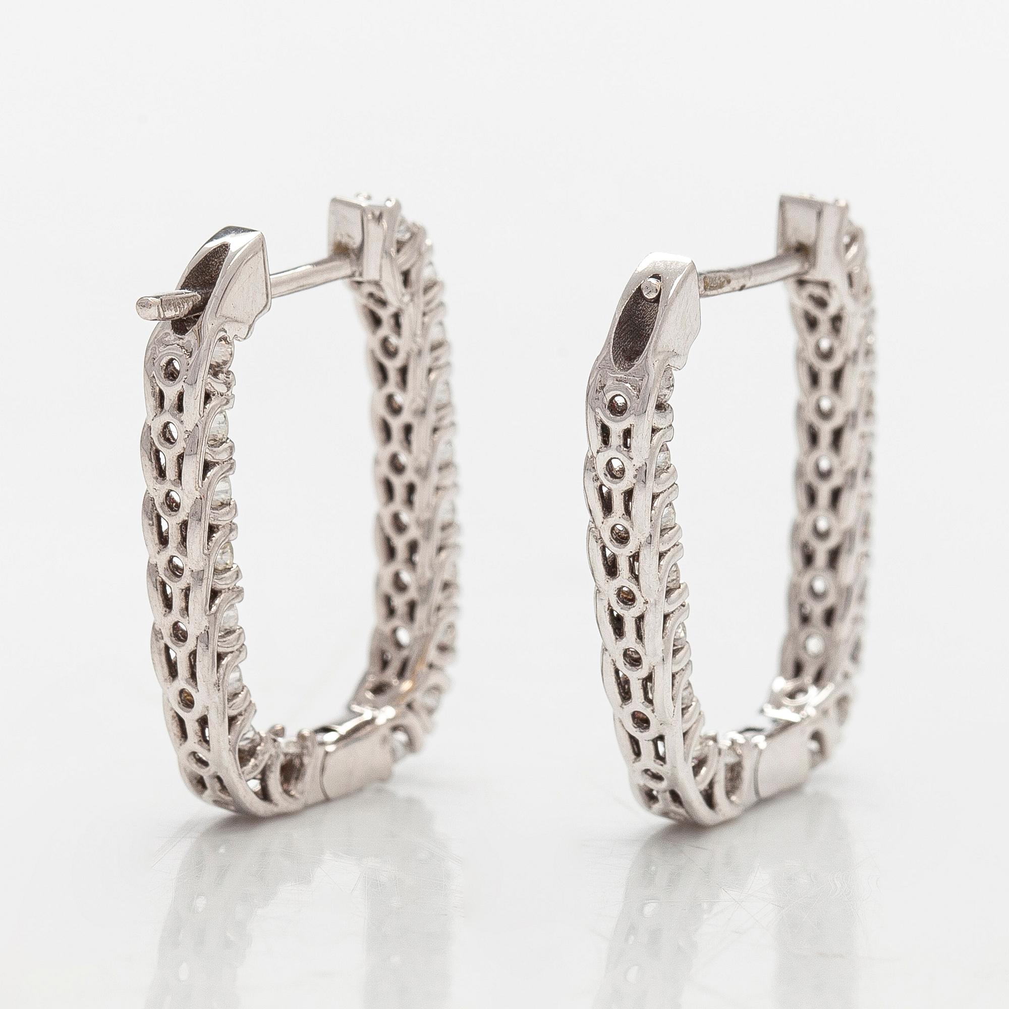 Örhängen, 18K vitguld med briljantslipade diamanter.