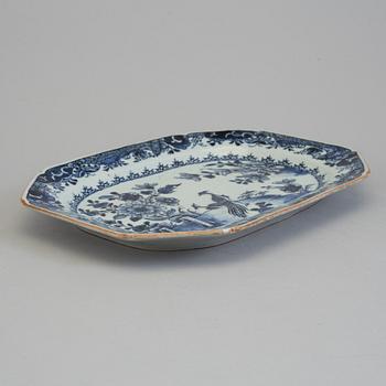 A blue and white porcelain 'double peacock' platter, Qing dynasty, Qianlong (1736-95).