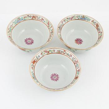 A set of three Chinese bowls, late Qing dynasty/early 20th Century.